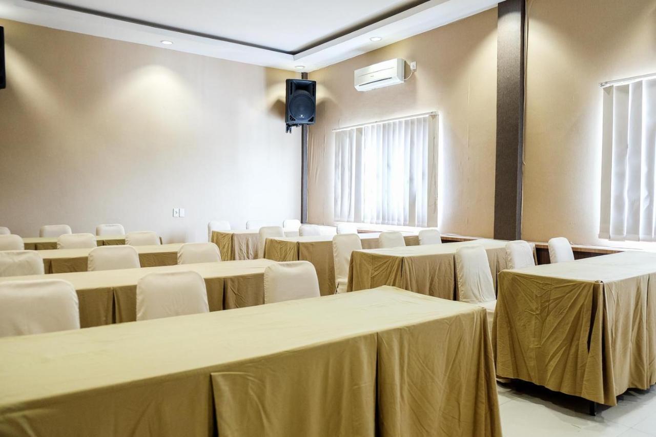 Reddoorz Plus Near Living World Pekanbaru Εξωτερικό φωτογραφία