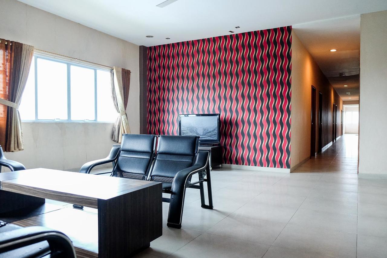 Reddoorz Plus Near Living World Pekanbaru Εξωτερικό φωτογραφία