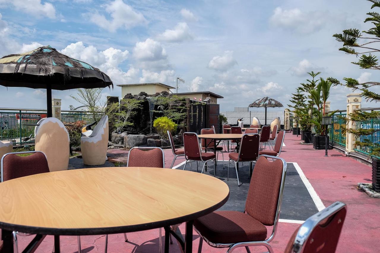 Reddoorz Plus Near Living World Pekanbaru Εξωτερικό φωτογραφία