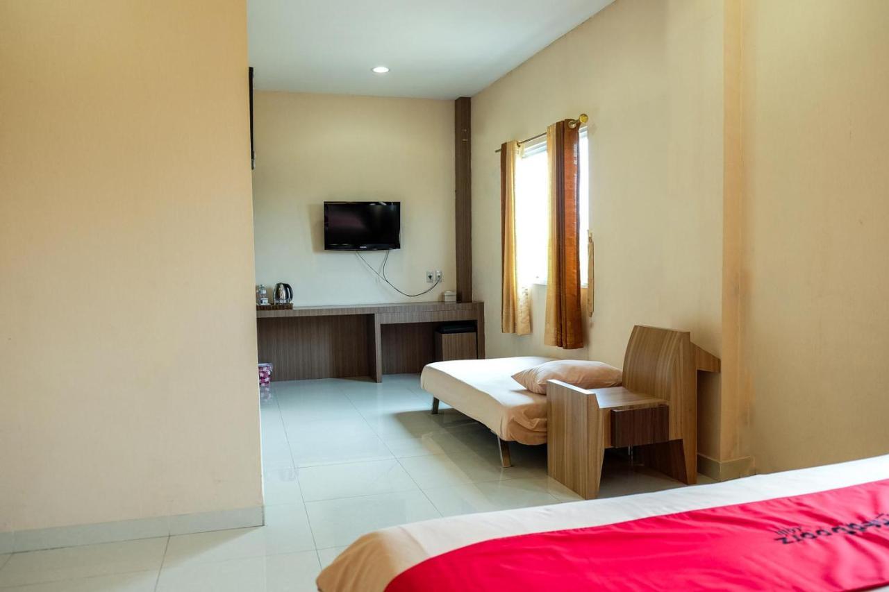 Reddoorz Plus Near Living World Pekanbaru Εξωτερικό φωτογραφία